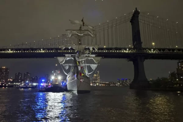 Buque Cuauhtémoc era manejado por piloto de puerto de Nueva York cuando colisionó: Semar